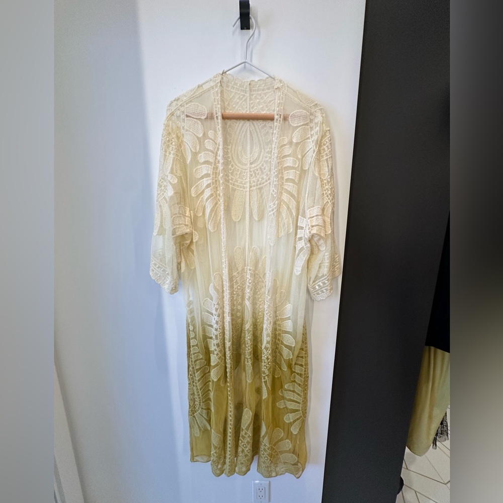 Long cream short sleeved white/cream and green/yellow dipped duster One size NWT